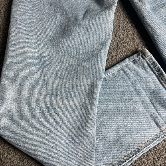 [BAILEY] LIGHT WASH CLASSIC DISTRESSED RELAXED BOYFRIEND JEANS - Picture 12 of 16